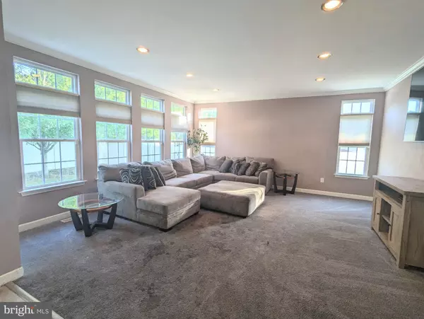 Barnegat, NJ 08005,60 LAMP POST DR