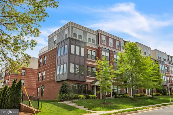 3951 OAK ST,  Fairfax,  VA 22030