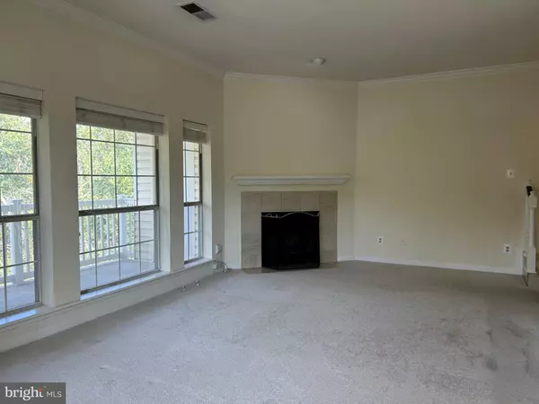Leesburg, VA 20175,660 GATEWAY DR SE #103