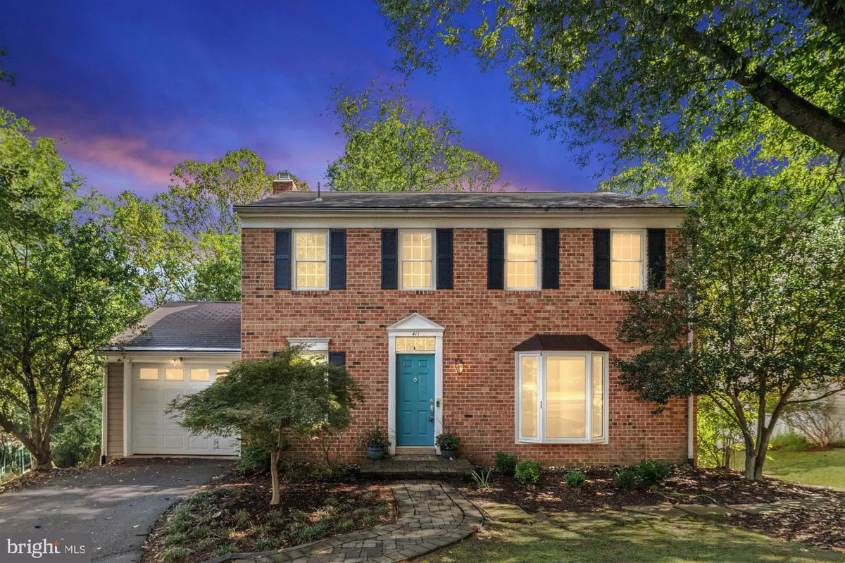 Vienna, VA 22180,411 CENTER ST N