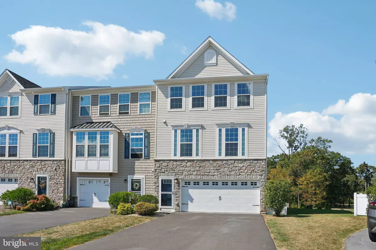 Perkasie, PA 18944,221 LAUREL LN