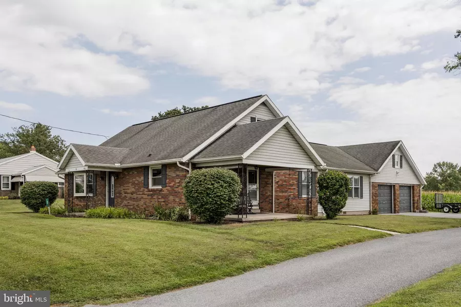 90 S RIDGE RD, Reinholds, PA 17569