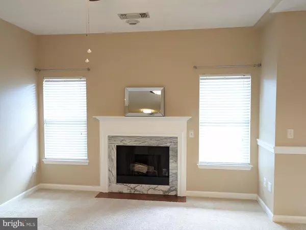 Centreville, VA 20121,14304 ROSY LN #25