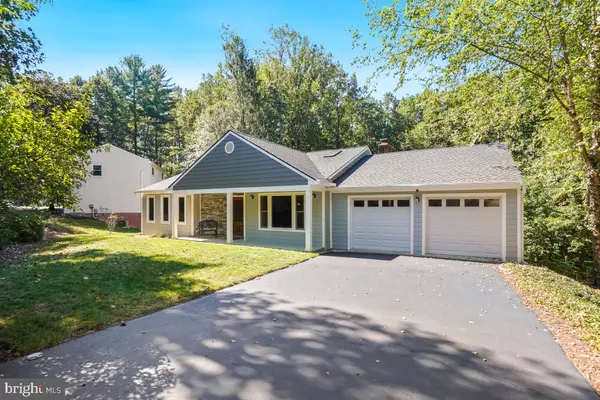 Oakton, VA 22124,10411 ADEL RD