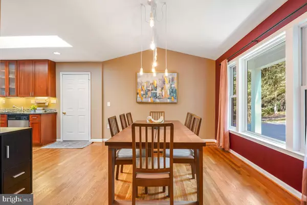 Oakton, VA 22124,10411 ADEL RD