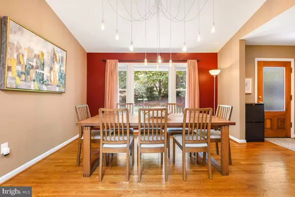 Oakton, VA 22124,10411 ADEL RD