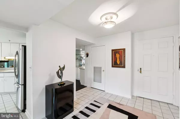 Bethesda, MD 20814,5450 WHITLEY PARK TER #604