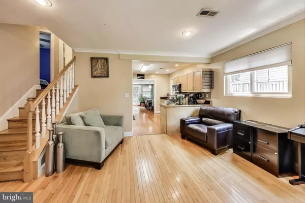 Falls Church, VA 22046,6703 HALLWOOD AVE