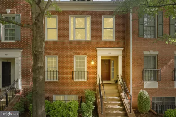 Alexandria, VA 22314,707 MASSEY LN #A