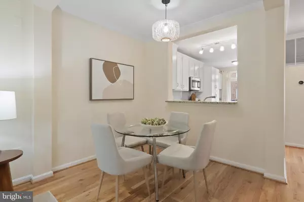 Alexandria, VA 22314,707 MASSEY LN #A
