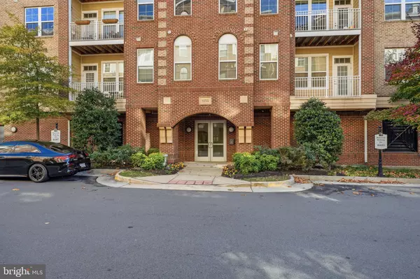 Herndon, VA 20171,13723 NEIL ARMSTRONG AVE #505