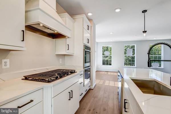 Fairfax, VA 22033,12590 OVATION DR