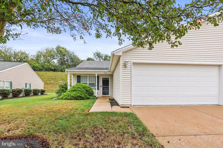 7150 SENECA RIDGE DR, York, PA 17403