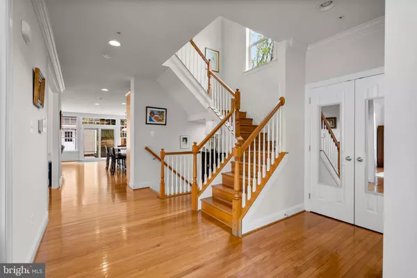 Kensington, MD 20895,11218 UPTON DR