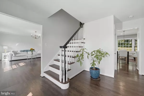 Vienna, VA 22182,10218 TAMARACK DR