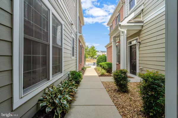 Chantilly, VA 20152,44063 VAIRA TER