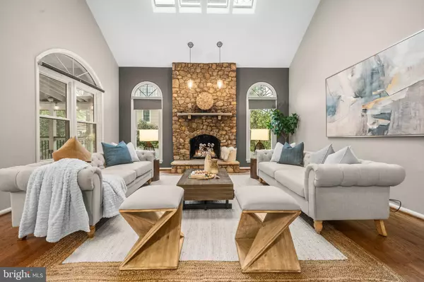 Vienna, VA 22182,2169 WESTGLEN CT