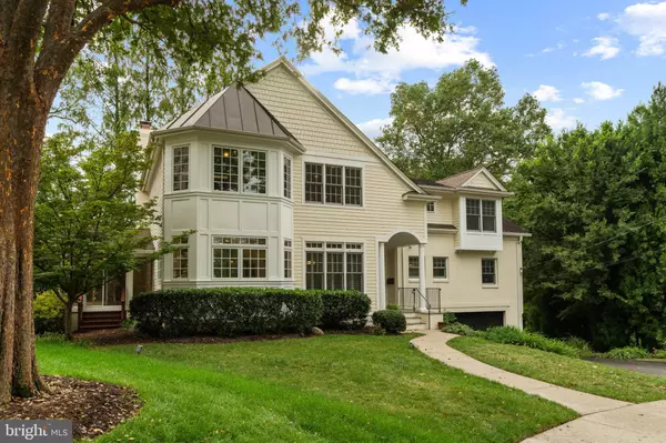 Arlington, VA 22207,3722 N WOODROW ST