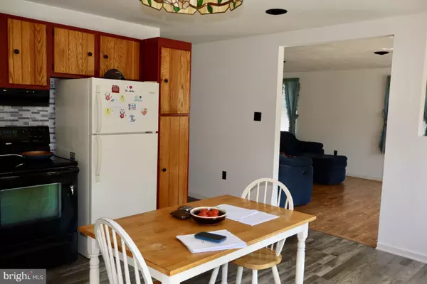 New Oxford, PA 17350,330 S HICKORY LN