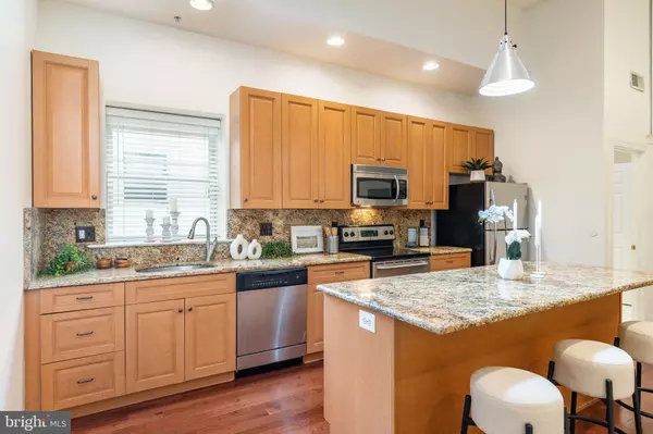 Philadelphia, PA 19106,6-10 S STRAWBERRY ST #16