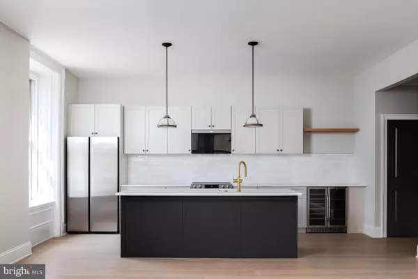 Philadelphia, PA 19102,200 S BROAD ST #208