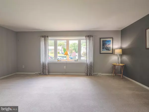 Aston, PA 19014,21 CATHY LN