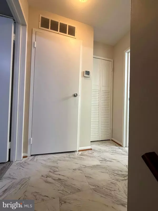 Lorton, VA 22079,9668 HAGEL CIR #34/B