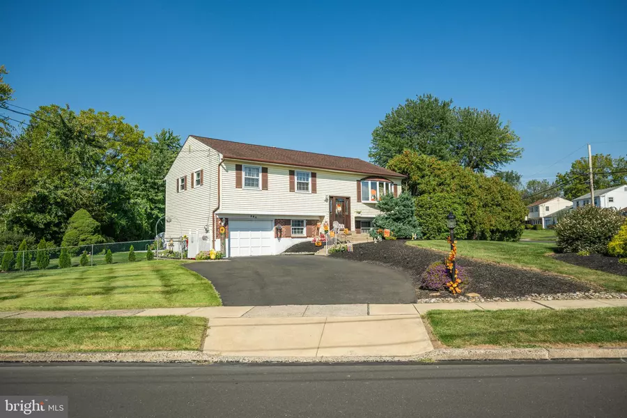 564 BYRON RD, Warminster, PA 18974