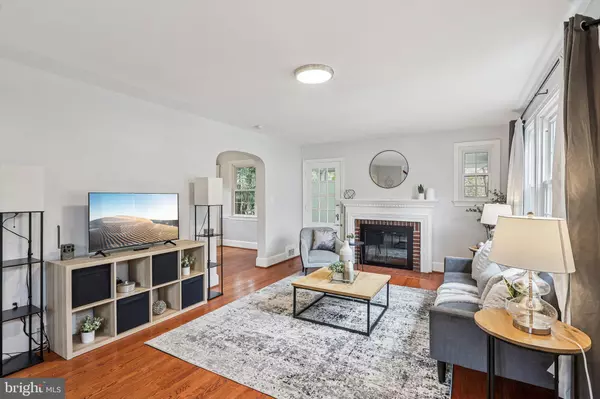 Arlington, VA 22203,834 N WOODROW ST