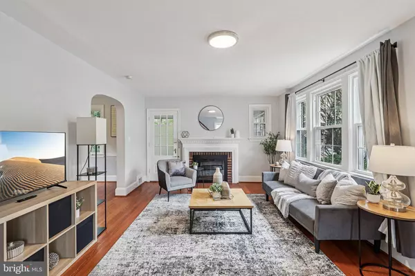 Arlington, VA 22203,834 N WOODROW ST