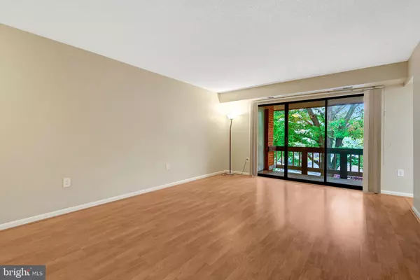 Oakton, VA 22124,10208 BUSHMAN DR #422