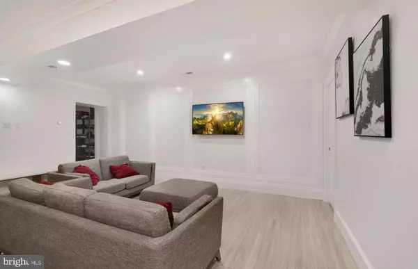 Washington, DC 20010,729 KENYON ST NW