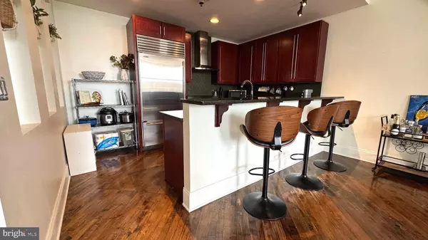 Philadelphia, PA 19128,410-00 SHURS LN #A208