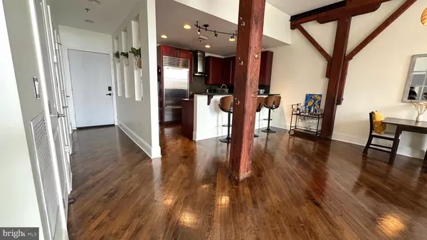 Philadelphia, PA 19128,410-00 SHURS LN #A208