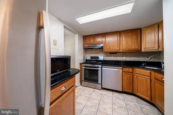 Reston, VA 20190,1422 NORTHGATE SQ #22/1A