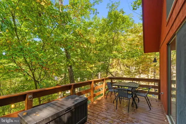 Basye, VA 22810,932 DAWN DR