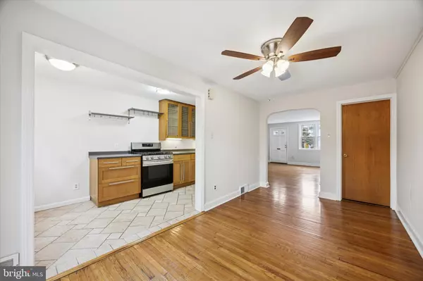 Glenolden, PA 19036,653 RIVELY AVE