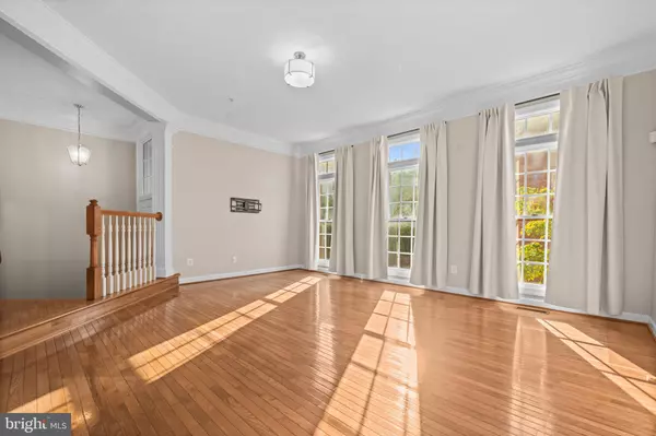 Alexandria, VA 22314,1675 HUNTING CREEK DR