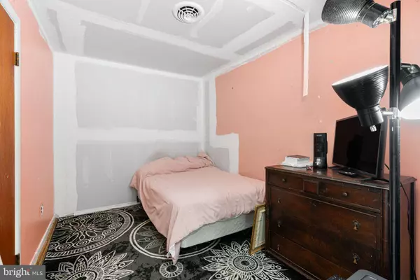 Mount Laurel, NJ 08054,413 HICKORY LN