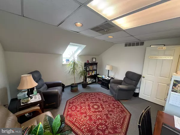 Yardley, PA 19067,33 S DELAWARE AVE #203B-2