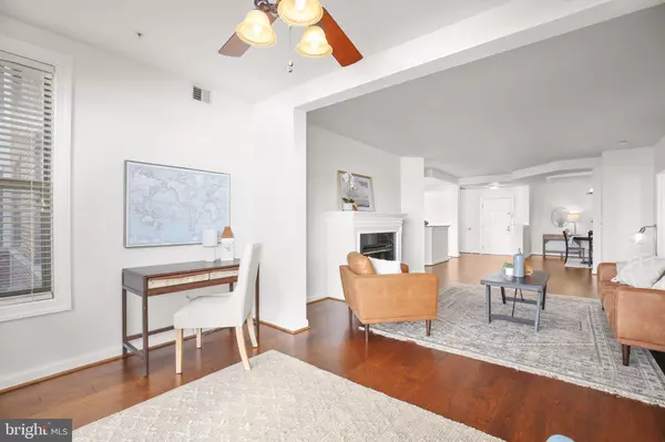 Woodbridge, VA 22191,485 HARBOR SIDE ST #405