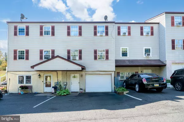 4 BERGER LN, Schwenksville, PA 19473