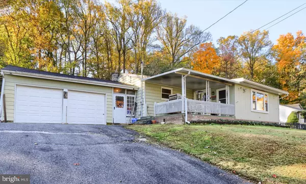 New Holland, PA 17557,734 MAPLE GROVE RD