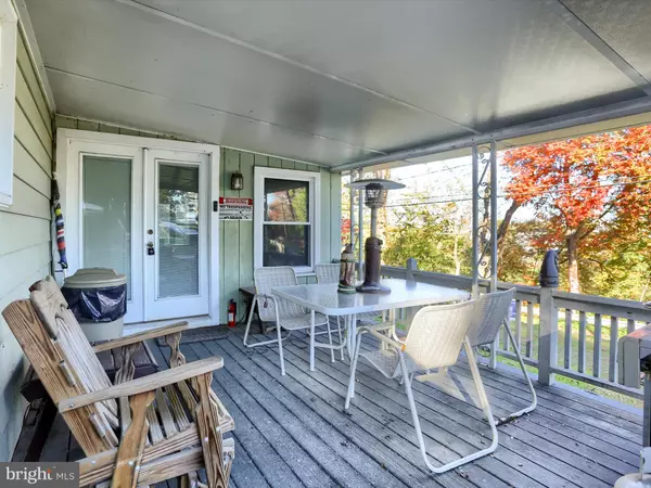 New Holland, PA 17557,734 MAPLE GROVE RD