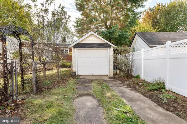 Havertown, PA 19083,25 OAK LN