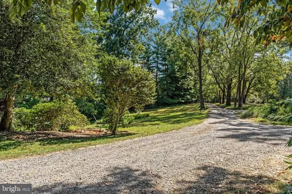 Oakton, VA 22124,11214 STUART MILL RD