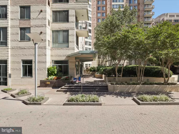 Arlington, VA 22203,851 N GLEBE RD N #1521