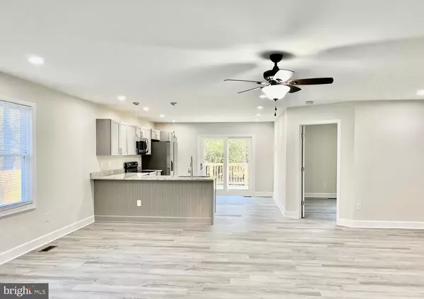 Colonial Beach, VA 22443,584 CIRCLE LN