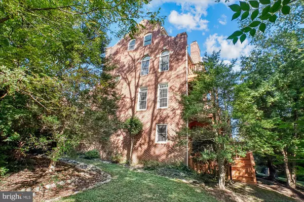 Fairfax, VA 22032,10231 ASPEN WILLOW DR