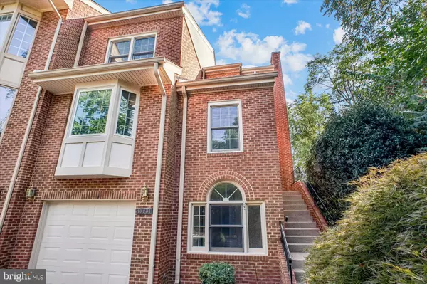 Fairfax, VA 22032,10231 ASPEN WILLOW DR